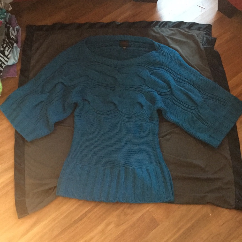 Size Large 2B/Bebe sweater - Picture 2 of 2